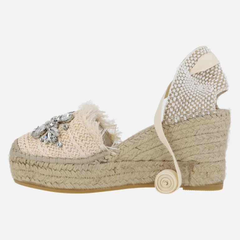 Zapatillas de esparto en rafia con adorno de cristales y cintas