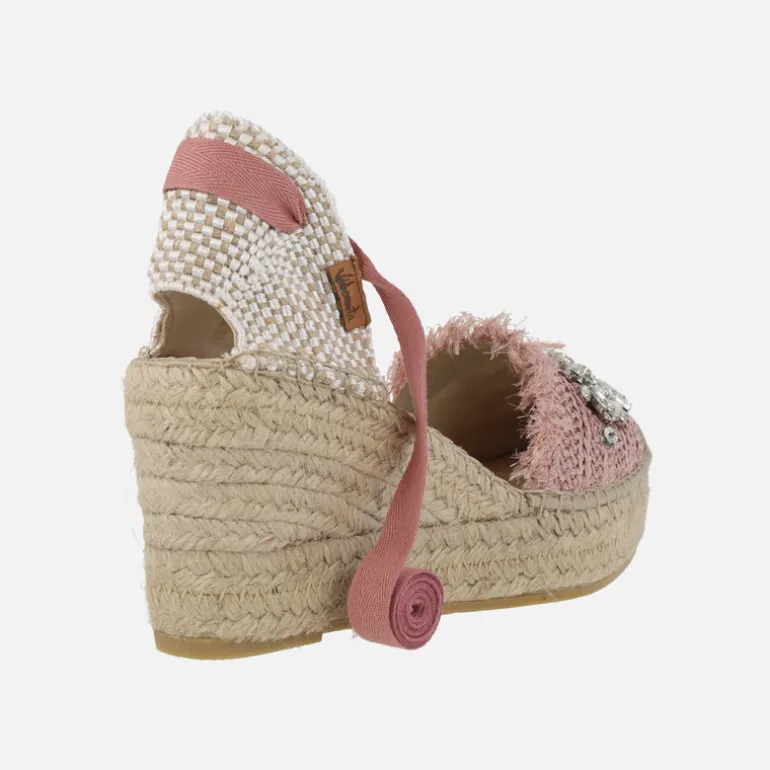 Zapatillas de esparto en rafia con adorno de cristales y cintas