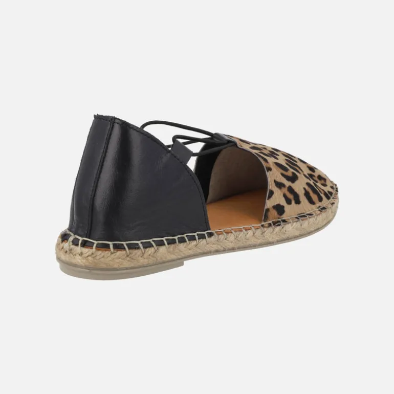 Zapatillas de esparto en piel negra y animal print leopardo con elásticos