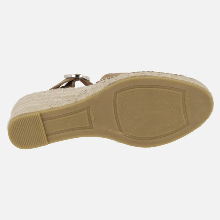 Zapatillas de esparto en ante marrón con cierre de hebilla y cuña media