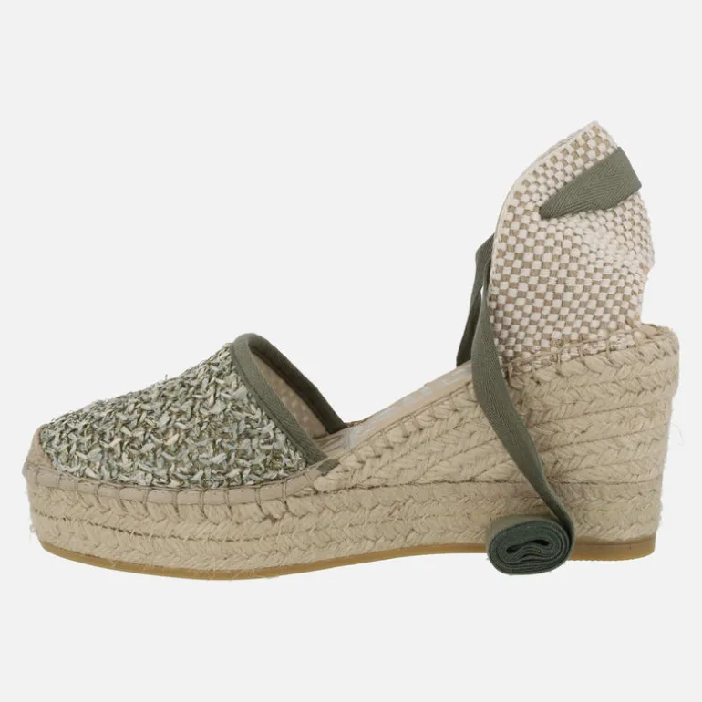 Zapatillas de esparto estilo campesinas en tejido rafia con cintas