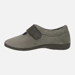 Zapatillas de hombre cerradas con velcro