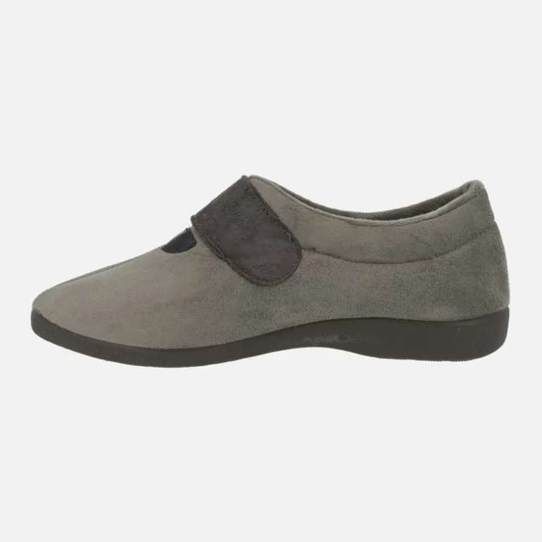 Zapatillas de hombre cerradas con velcro