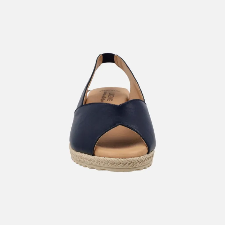 Zapatillas de piel destalonadas y abiertas de puntera con cuña media