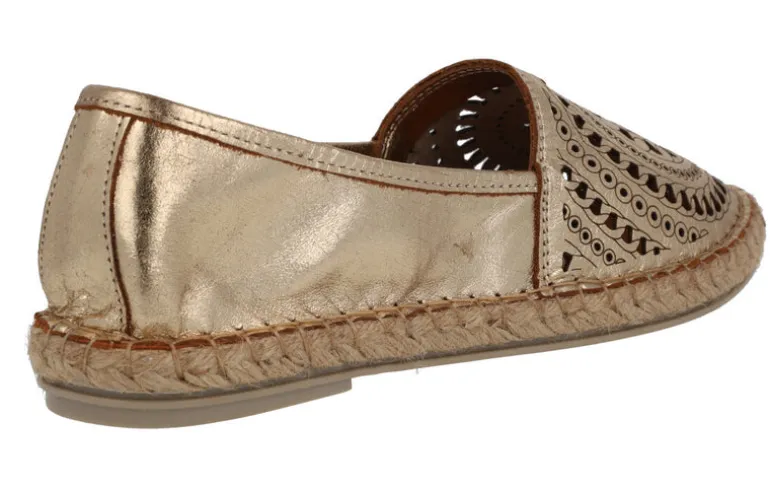 Zapatillas de piel troqueladas en metalizado oro con piso de esparto