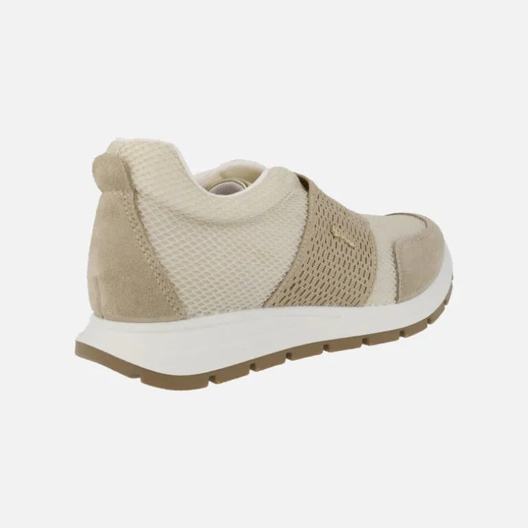 Zapatillas deportivas beige con tira elástica al empeine