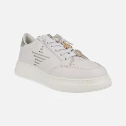 Zapatillas deportivas blancas de piel con adornos dorados