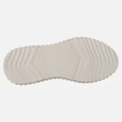Zapatillas deportivas con detalle de picados y cierre de cordones