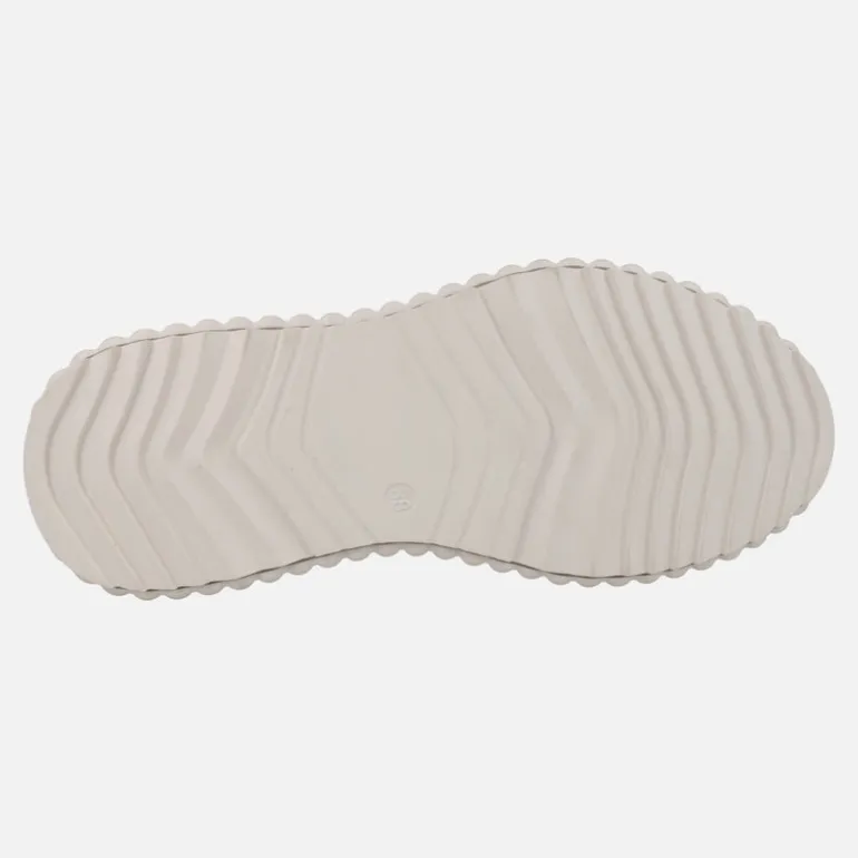 Zapatillas deportivas con detalle de picados y cierre de cordones