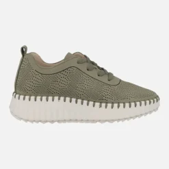 Zapatillas deportivas con detalle de picados y cierre de cordones