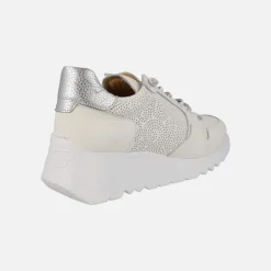 Zapatillas deportivas de piel con dibujos troquelados