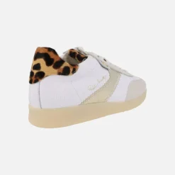 Zapatillas deportivas Indiana en piel blanca con talonera en print leopardo