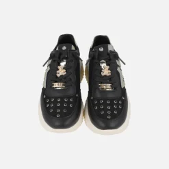 Zapatillas deportivas negras con adorno de oso dorado