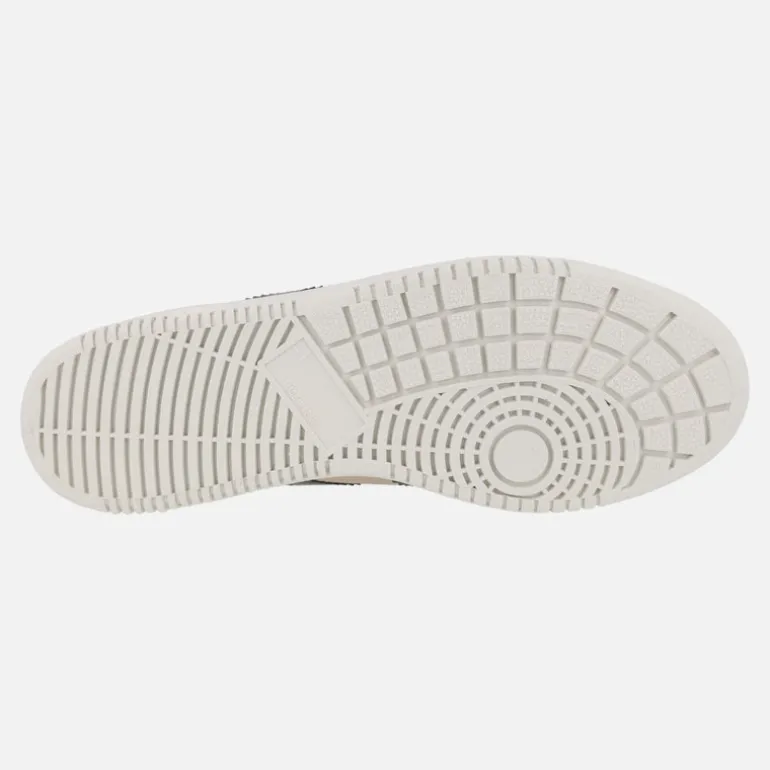 Zapatillas deportivas para hombre en piel serraje con detalle de franjas