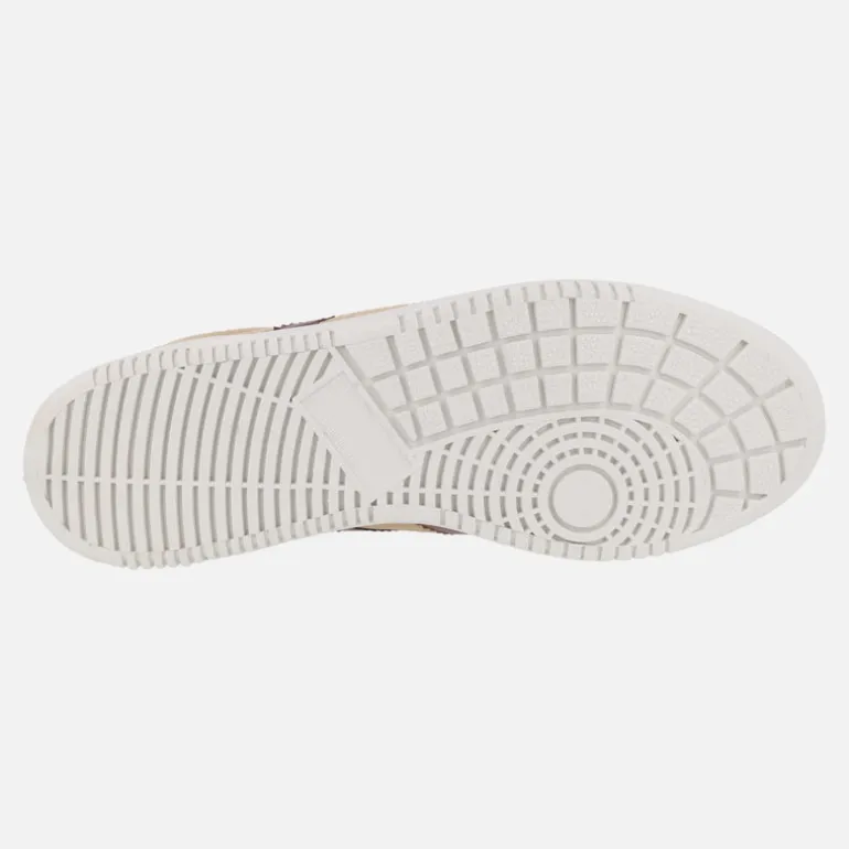 Zapatillas deportivas para hombre en piel serraje con detalle de franjas