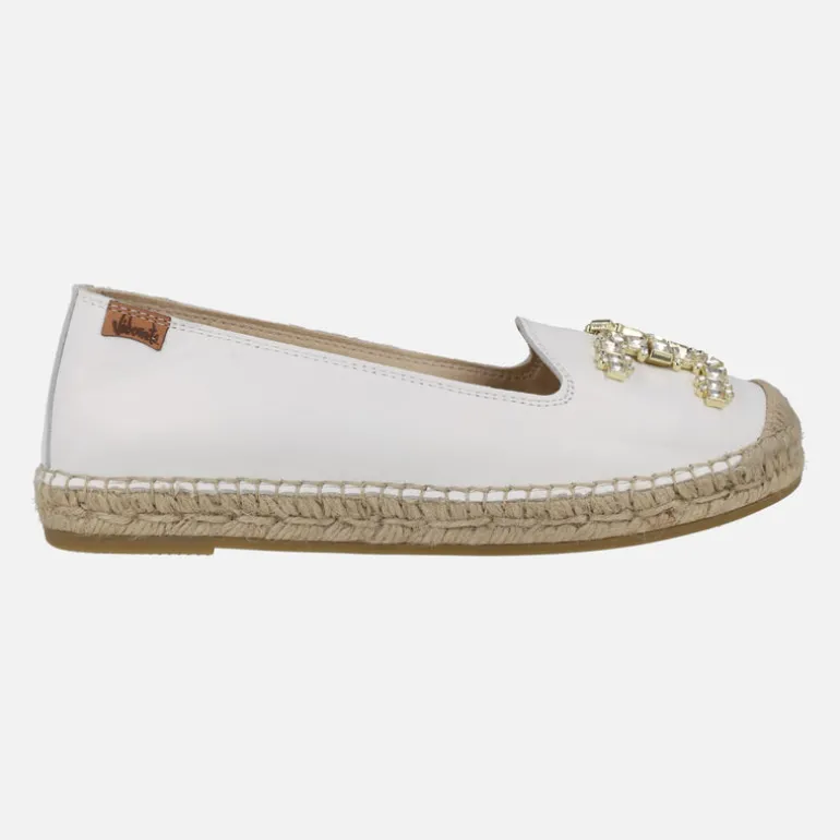 Zapatillas planas de esparto en piel con adorno joya