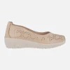Zapatos confort de piel con troquelados y cuña baja