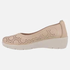Zapatos confort de piel con troquelados y cuña baja