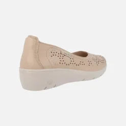 Zapatos confort de piel con troquelados y cuña baja