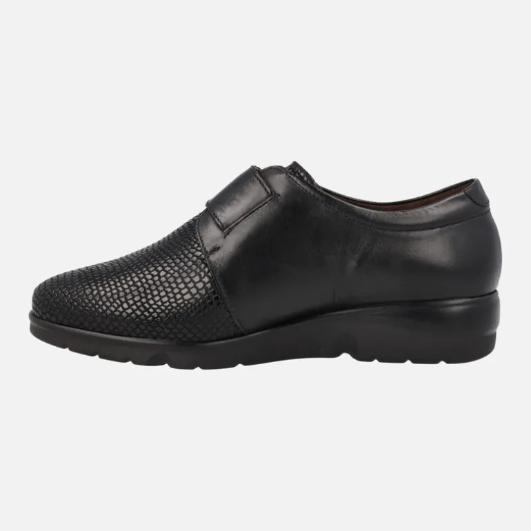 Zapatos confort para mujer en piel negra con cierre de velcro