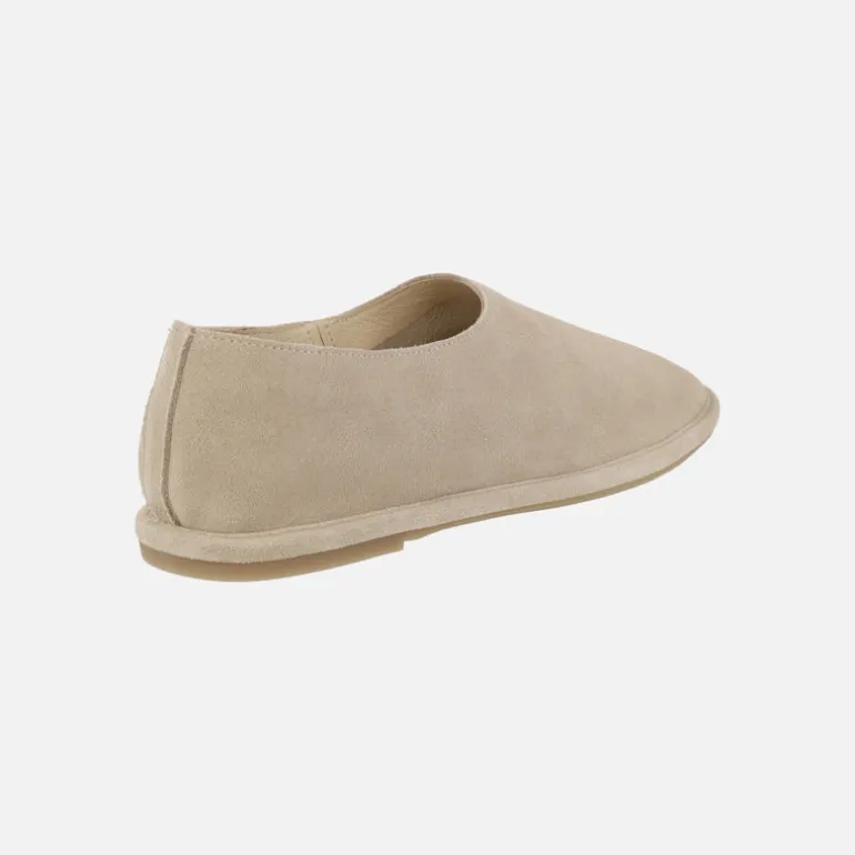 Zapatos confort planos en serraje beige