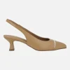 Zapatos corte salón destalonados en piel camel con detalles dorados