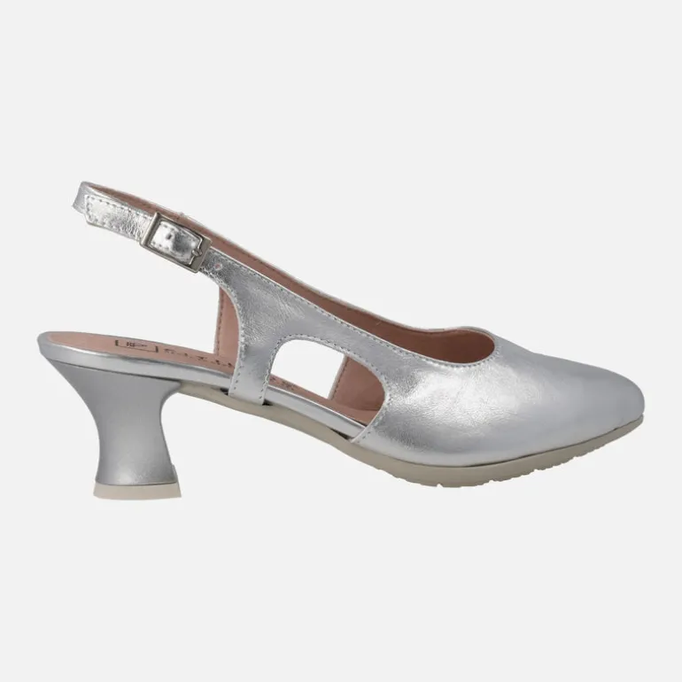Zapatos corte salón destalonados en piel metalizada con tacón bajo