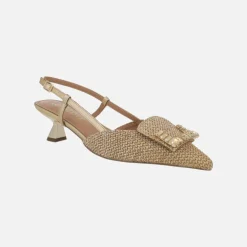 Zapatos corte salón destalonados en acabado rafia