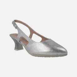 Zapatos corte salón destalonados en piel metalizada con tacón bajo