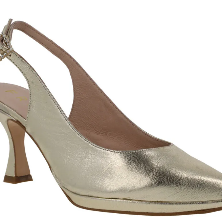 Zapatos corte salón destalonados con hebilla de pedrería