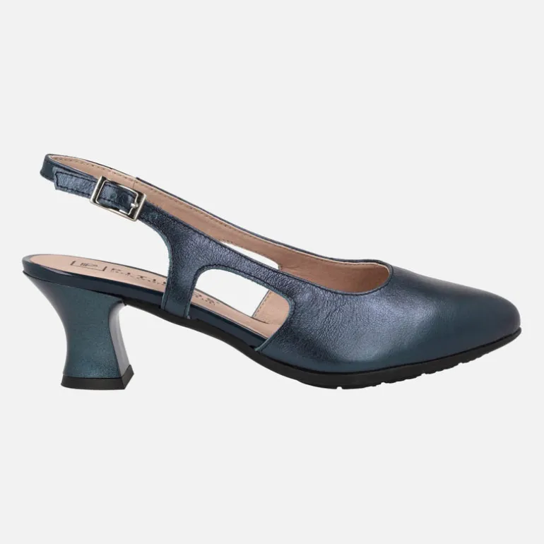 Zapatos corte salón destalonados en piel metalizada con tacón bajo
