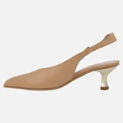 Zapatos corte salón destalonados con tacón bajo