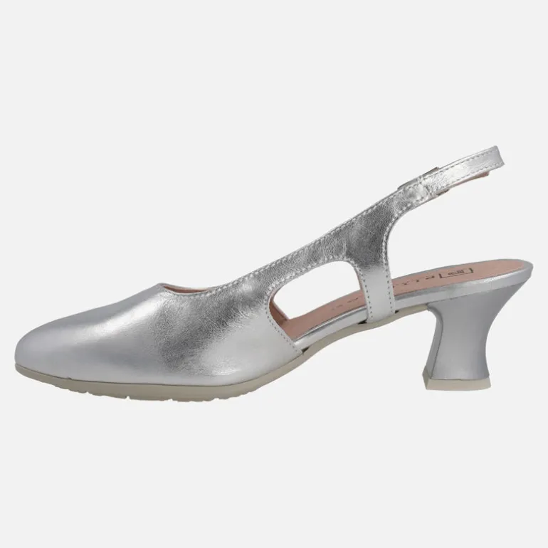 Zapatos corte salón destalonados en piel metalizada con tacón bajo