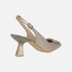 Zapatos corte salón destalonados Nova con adorno en la pala