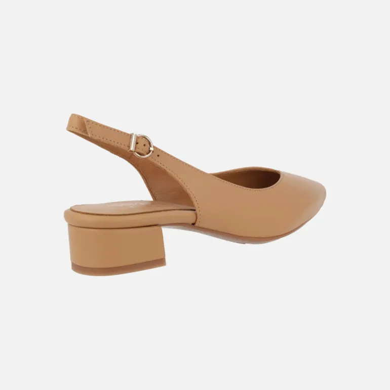 Zapatos corte salón destalonados con tacón bajo