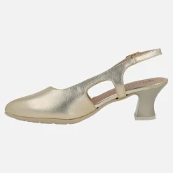 Zapatos corte salón destalonados en piel metalizada con tacón bajo