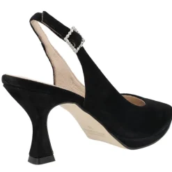Zapatos corte salón destalonados con hebilla de pedrería