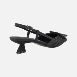Zapatos corte salón destalonados en acabado rafia