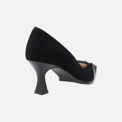 Zapatos corte salón en ante negro con adorno Lodi Jisin