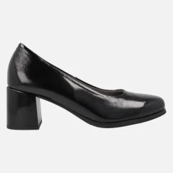 Zapatos corte salón en charol negro con tacón ancho
