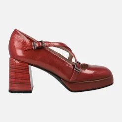 Zapatos corte salón en piel charol con tiras cruzadas y tacón alto