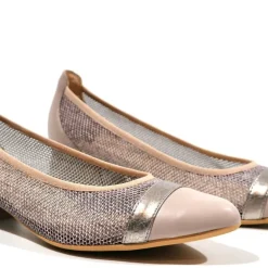 Zapatos corte salón en piel y rejilla con tacones de 3 cms