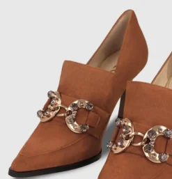 Zapatos de ante con copete y adorno Meidin