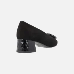 Zapatos de ante con tacón bajo y adorno Iga