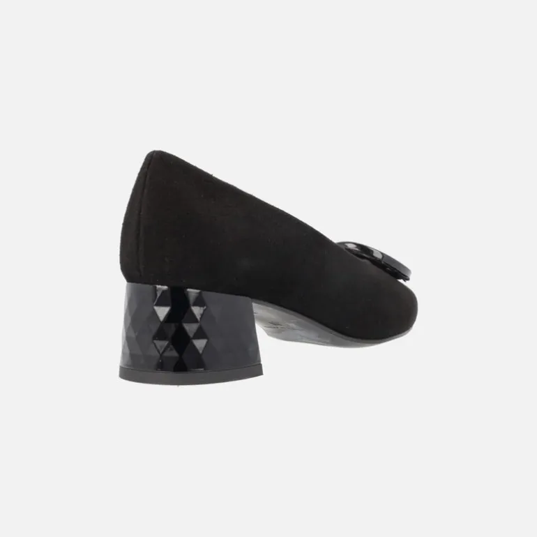 Zapatos de ante con tacón bajo y adorno Iga