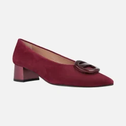 Zapatos de ante con tacón bajo y adorno Iga
