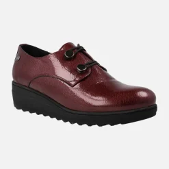Zapatos de charol con cierre de gomas elásticas