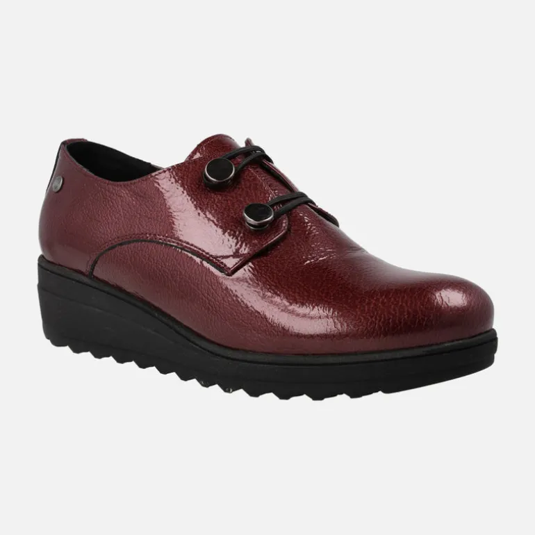 Zapatos de charol con cierre de gomas elásticas