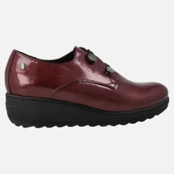 Zapatos de charol con cierre de gomas elásticas