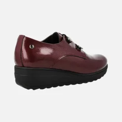 Zapatos de charol con cierre de gomas elásticas